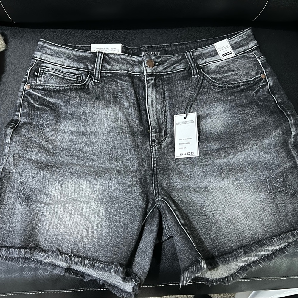 NWT Judy Blue Black Frayed Hem Denim Shorts